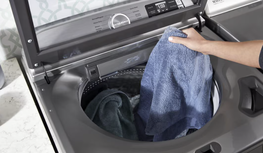 Distributing clothes evenly within the dryer